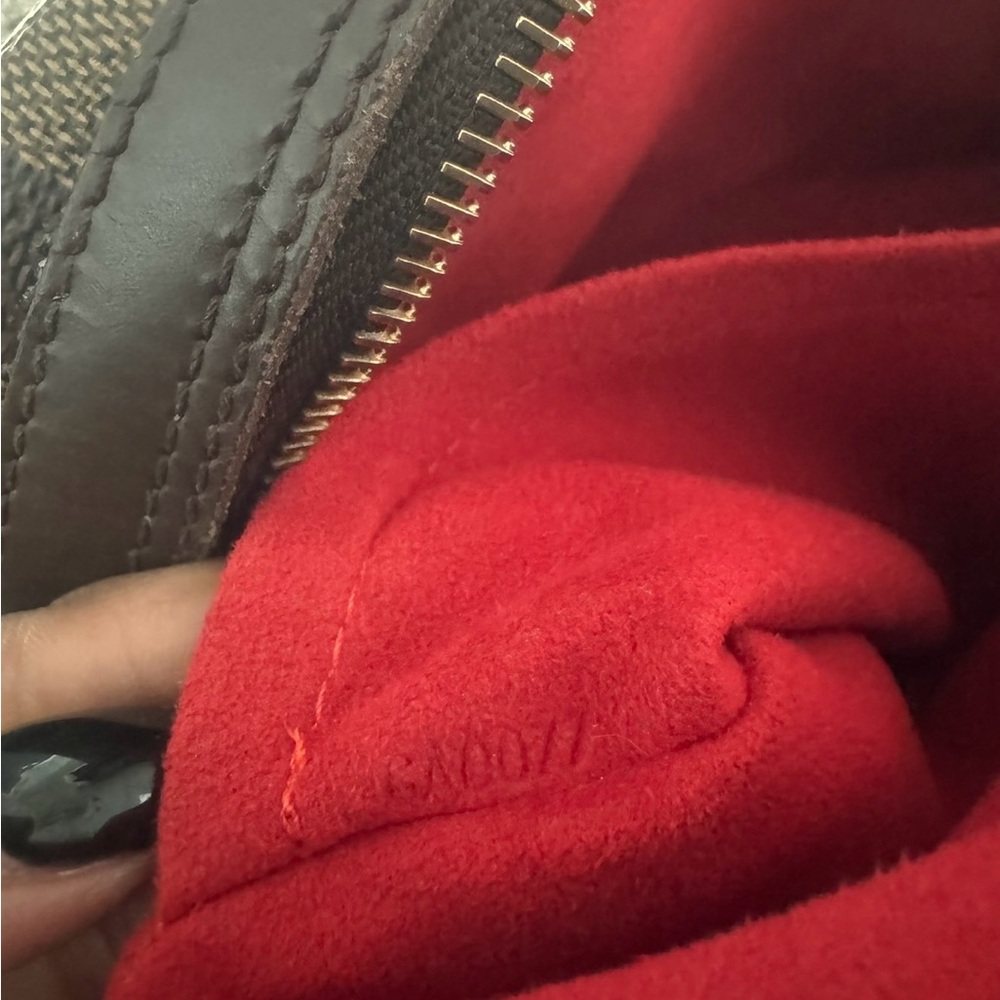 Louis Vuitton Duomo *Authentic* - Picture 8 of 10